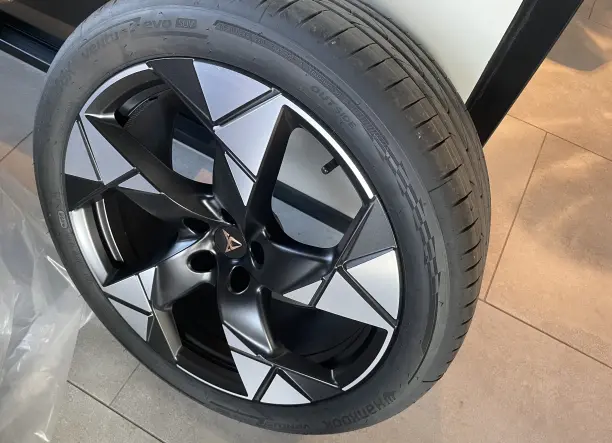 Vadonatúj 0 km-es komplett nyári kerékszett 255/40 R20 eladó