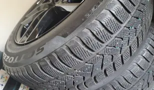 BMW eredeti téli defekttűrő Pirelli autógumi kiváló állapotban