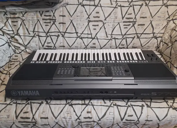 Yamaha PSR S 770 kíséretautomatikás szintetizátor