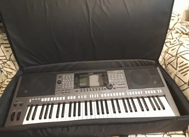 Yamaha PSR S 770 kíséretautomatikás szintetizátor