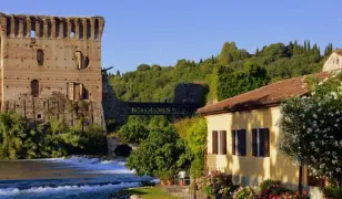 4 napos kirándulás a Garda-tónál tulipánvirágzáskor, busszal, reggelivel, 3*-os szállással, idegenvezetéssel