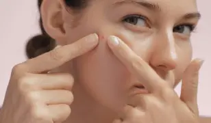 Arctisztító kezelés kényeztető masszázzsal és hidratáló szérummal