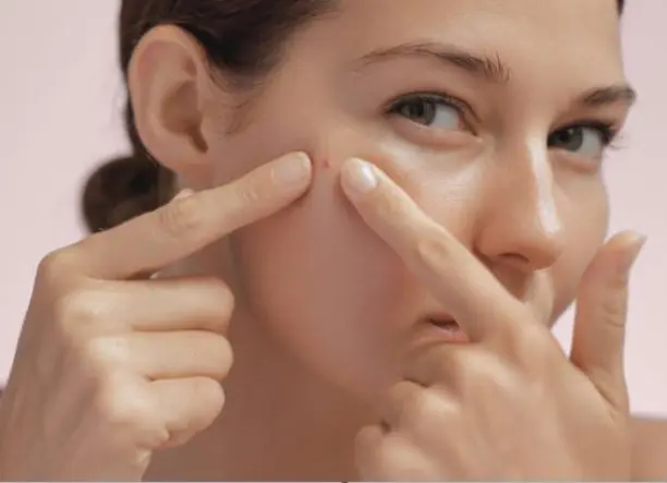 Arctisztító kezelés kényeztető masszázzsal és hidratáló szérummal