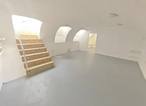 VIII. BUDAPESTEN A KELETI PÁLYAUDVAR MELLETT 48 NM FELÚJÍTOTT INGATLAN ALKALMI ÁRON ELADÓ!