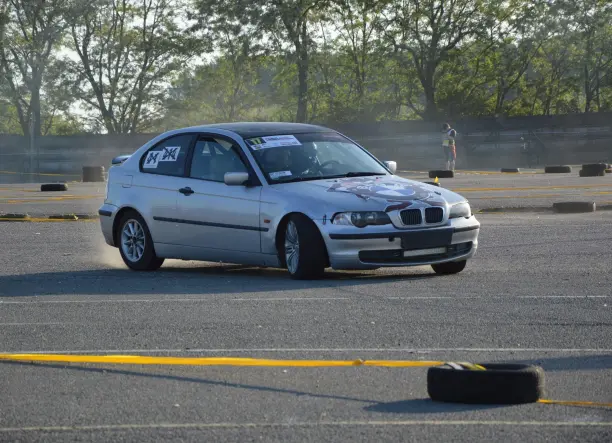 Autó szervizelés és műszakira felkészítés
