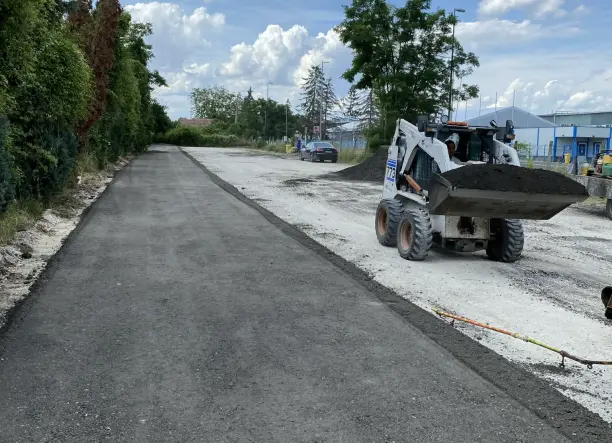 Gépi földmunka végzés,-Térkővezés,-Mar aszfaltértékesítés,-Útépítési alapanyag,