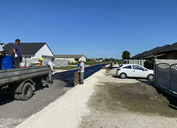 Gépi földmunka végzés,-Térkővezés,-Mar aszfaltértékesítés,-Útépítési alapanyag,