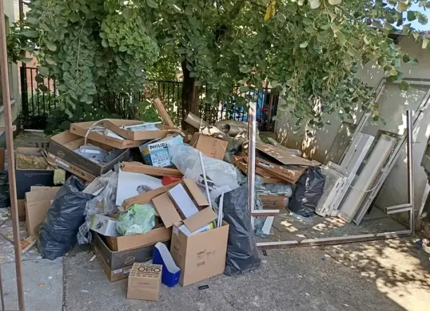 Hulladékszállítás – Gyorsan, Korrekt Áron! 📦 Lomtalanítás? Költözés? Felújítás utáni rendrakás? Szabadulj meg a felesleges holmiktól egyszerűen