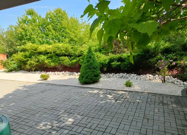 Fűnyírás-kertgondozás