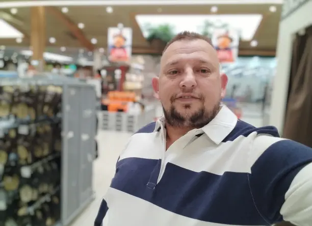 „Hivatalos taxi / sofőr – saját autóval, éjjel-nappal, bárhová” ✅