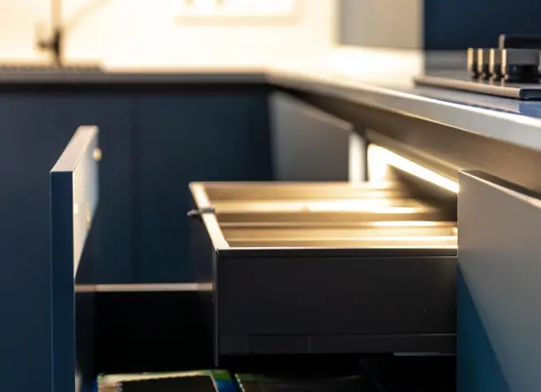 „Egyedi konyhabútorok, falépcsők és antik bútorrestaurálás!