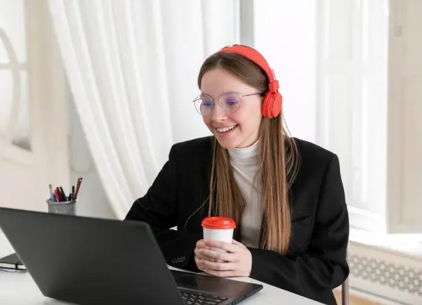 Beszédközpontú online angol Szikora Rita módszerével!