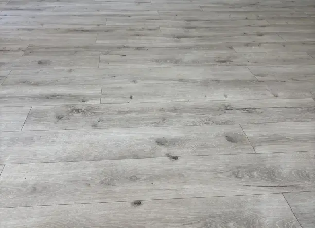 Laminált parketta lerakás-