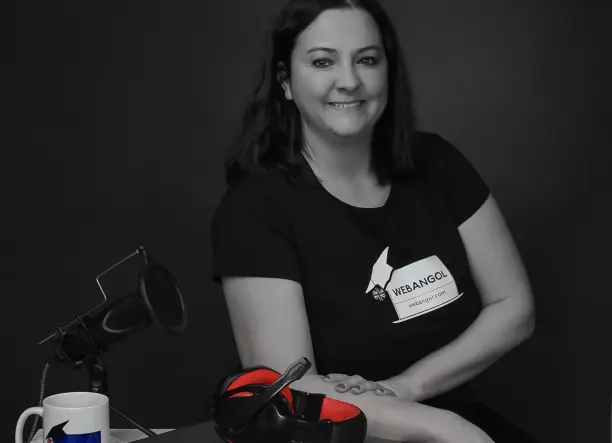 Megáll a szavad, amikor angolul kellene megszólalnod? Van rá egy gyors, magolásmentes megoldás, ami tényleg működik. Tanuljunk együtt.