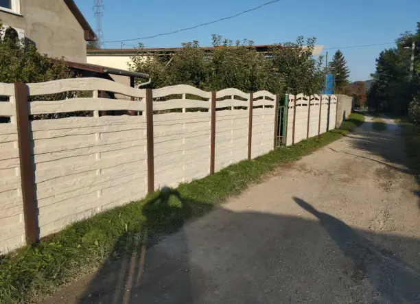 💪 SilverFence – Betonkerítés, ami tartós, szép és megbízható! 🧱