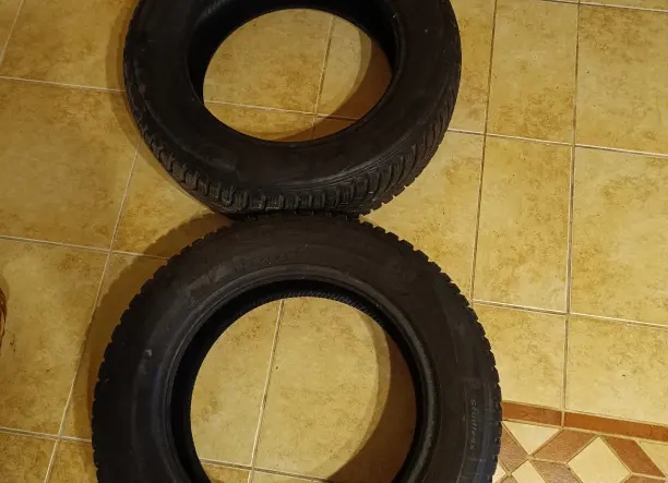 2 db téli gumi, 6-7 mm mélység