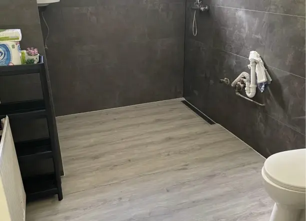 SPC BURKOLATOK – VÍZÁLLÓ, STRAPABÍRÓ | ANYAG + KIVITELEZÉS