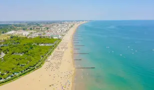 1 napos strandolás az Adriai-tenger homokos partján, Jesolóban, buszos utazással