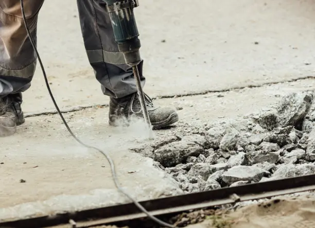 Szakember keresett – Ács, Tetőfedő, Vasbetonszerelő, Épületbontó
