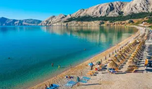 1 napos strandolás az Adriai-tenger partján, Krk-szigeten, Baska városkájában, buszos utazással