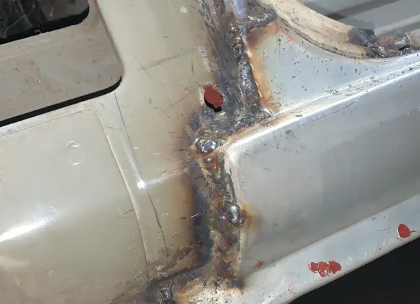 Karosszéria lakatos