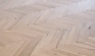 Parketta csiszolás lakkozás hézagolva, javítása, rakással