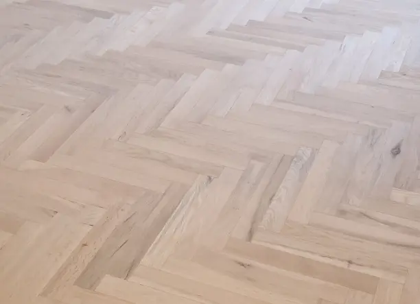 Parketta csiszolás lakkozás hézagolva, javítása, rakással