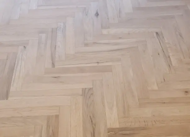 Parketta csiszolás lakkozás hézagolva, javítása, rakással