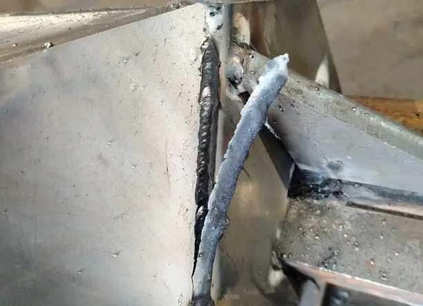 Fémipari munkák elvégzése