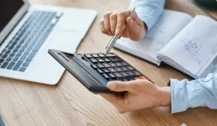 Könyvelés, festés egy kézben