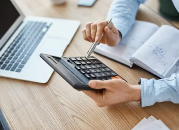 Könyvelés, festés egy kézben