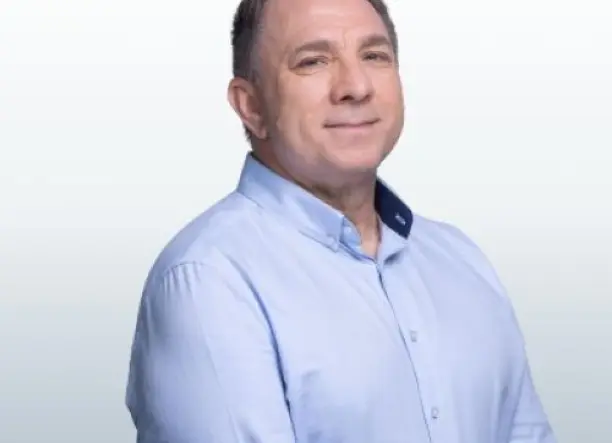 Okleveles ingatlanközvetítő