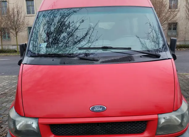 Kisbusszal belföldi és külföldi fuvart vállalok 8főig. Helyileg Kalocsa