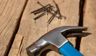 Hallai Brúnó – Ács, bádogos, tetőfedő