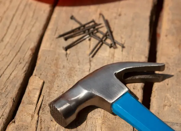 Hallai Brúnó – Ács, bádogos, tetőfedő