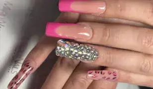 Manikűr és műköröm építés