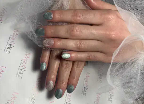 Manikűr és műköröm építés