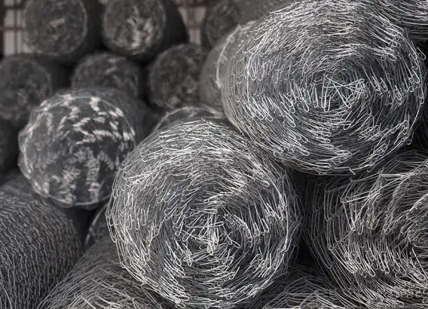 Drótfonat, drótháló, betonoszlop, kapu, huzal, kerítés építés, drótkerítés