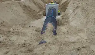 Bontás, betonozás, térkövezés