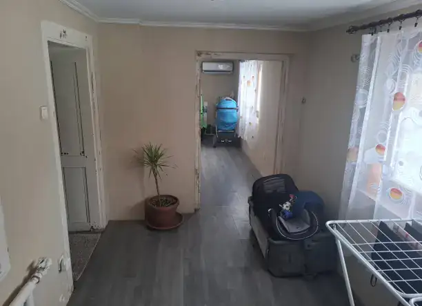 Orosházán, műszakilag megújult, azonnal költözhető családi ház!