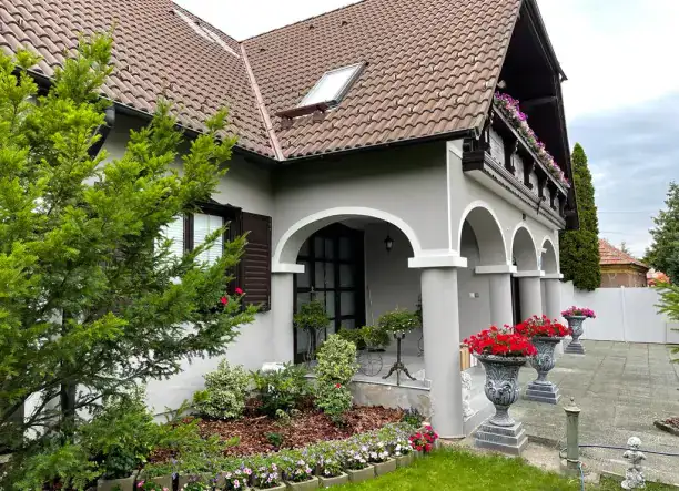 Győr "kiskastély" Családiház eladó