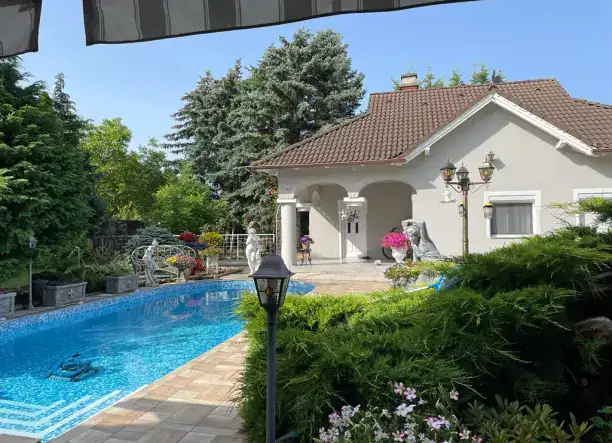 Győr "kiskastély" Családiház eladó