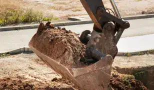 Útépítés, földmunka, tereprendezés egy kézből