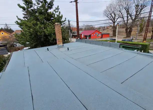 Lapostetőszigetelés bitumenes lemezzel,minőségi kivitelezéssel.