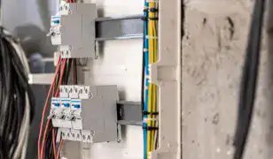 Villanyszerelő 30 év tapasztalattal – gyors, precíz munkavégzés, 2 év garancia!