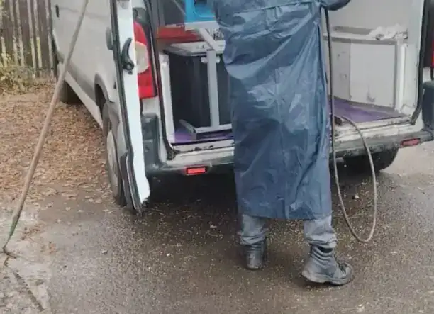 Kukamosás, térkő-aszfalt- beton felületek, síremlék tisztítás.