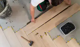 Tetőfedés, bádogos és parketta munkák – 35 éves tapasztalattal!