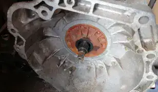 Mercedes 123 2,8 benzin automata váltó.