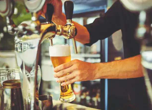 Mini Söröző és Lottózó – Fehérvári Söröző Hangulat! 🍻