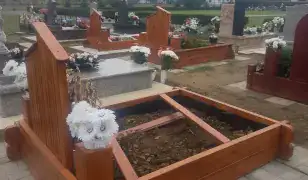 Béres Fa és Műanyag Síremlékek – Tartós és esztétikus síremlékek!